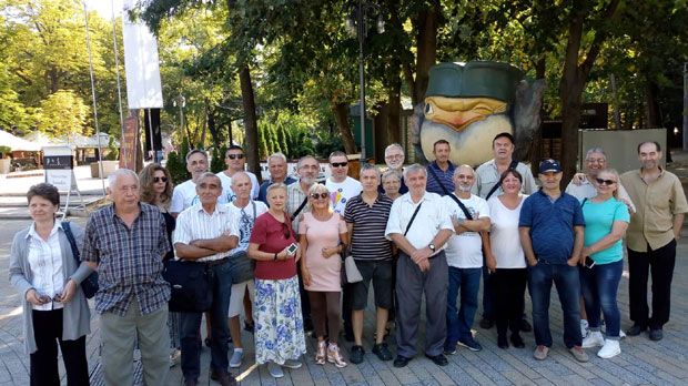 Зоран на трону енигматске елите